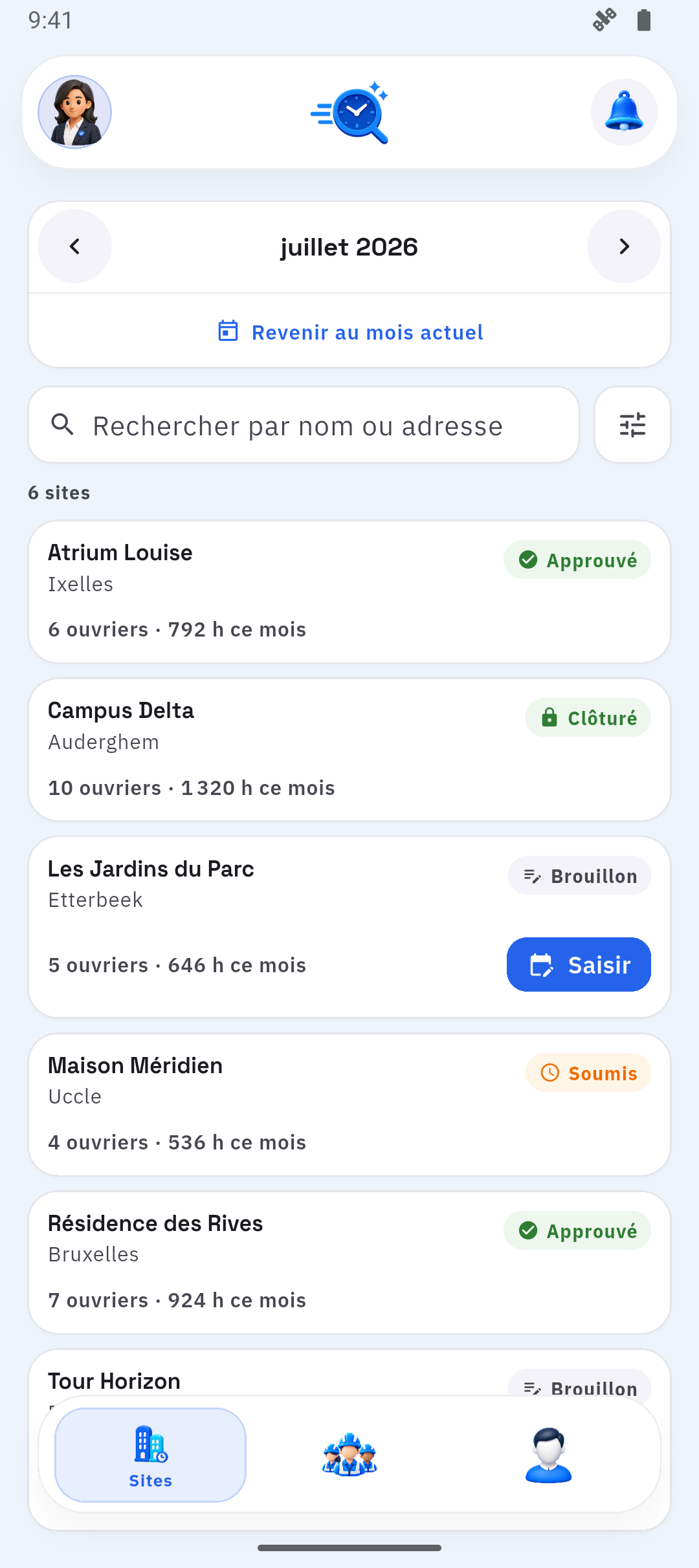 Application InspectShift : suivi mensuel des sites avec les heures et les statuts.